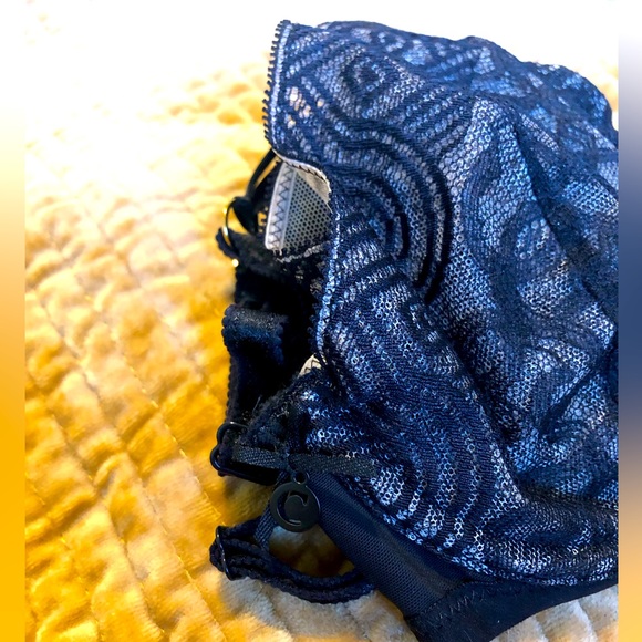 Chantelle:Black Lace Plunge Bra-32DD - Picture 2 of 3